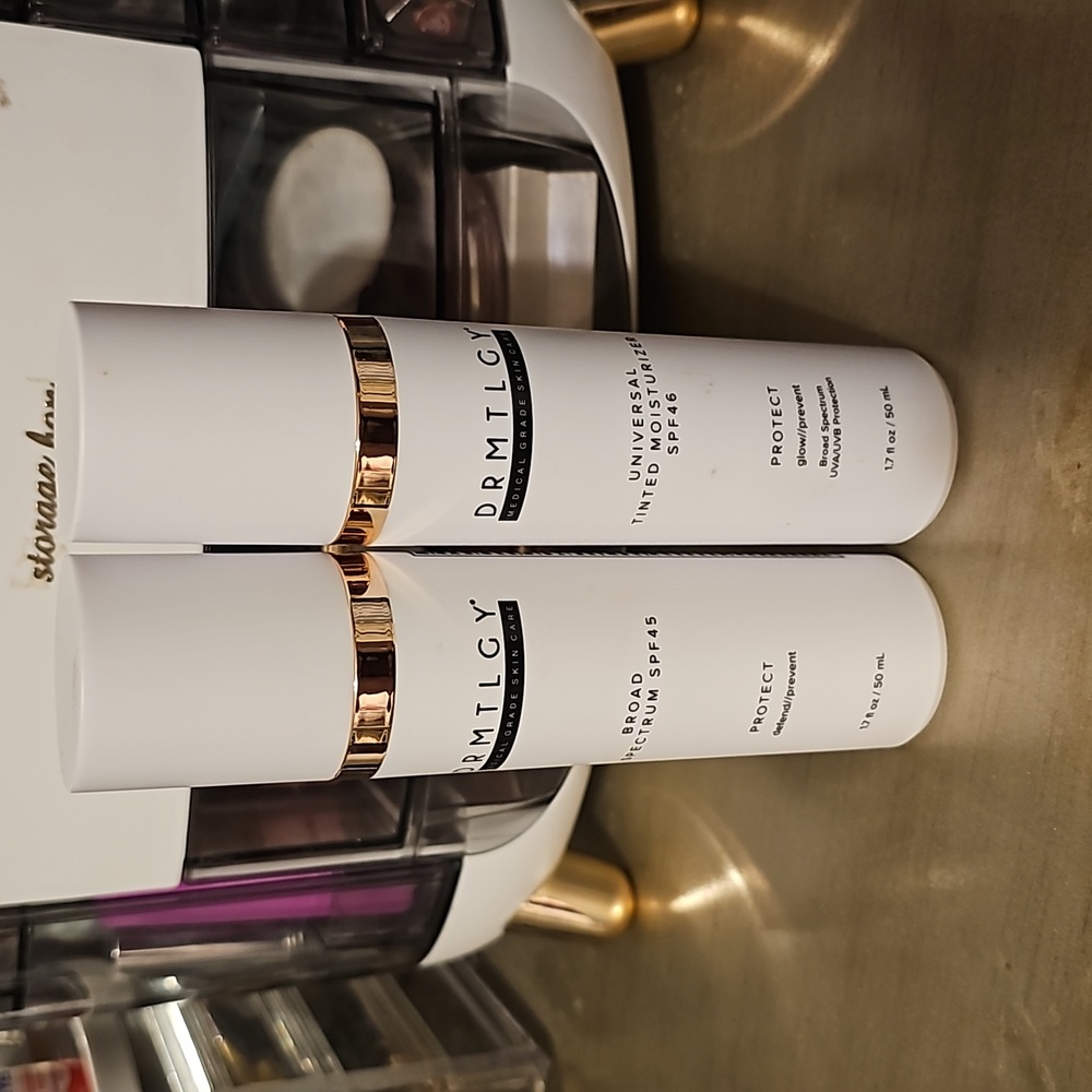 COPY - Universal Tinted moisturizer  and Broad Spectrum SPF45 PROTECT defend/pr…